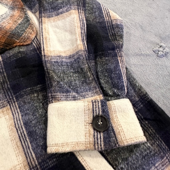 Shacket - Picture 2 of 5